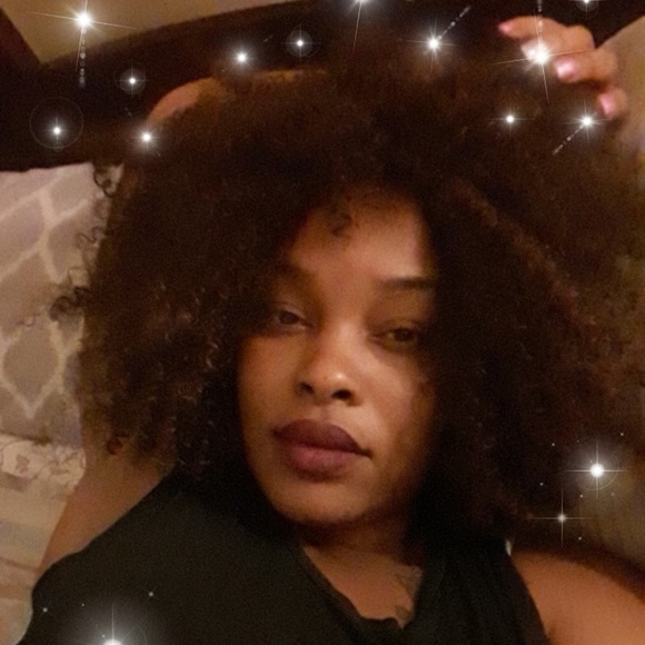 Meet your Posher, Tiana - Picture 2 of 2